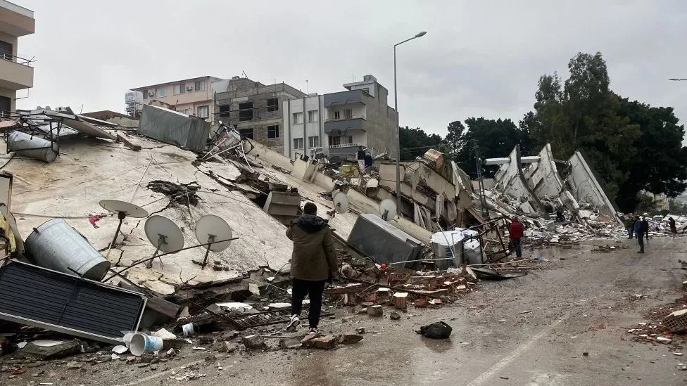 casualties in the rubble of the earthquake in turkey